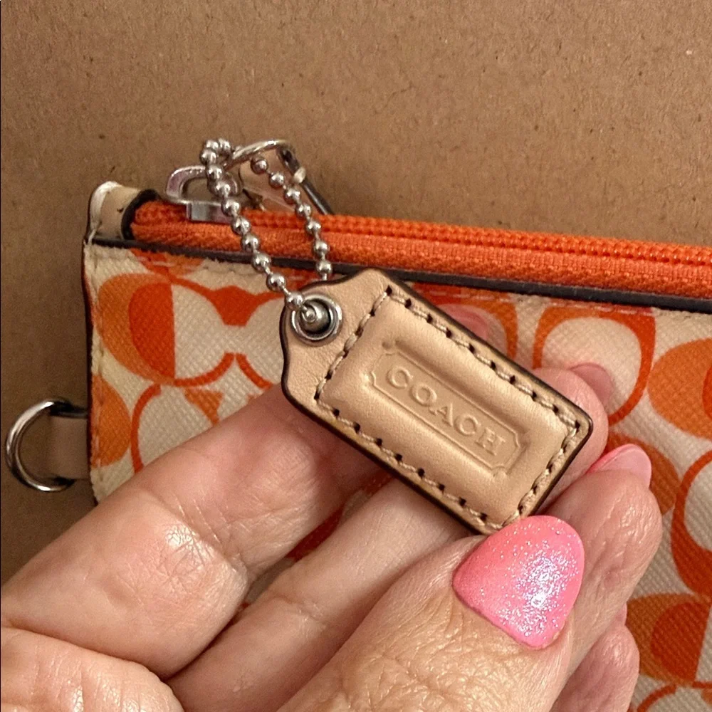 Coach Peyton Dream C Metro Tech Zip Pouch - Picture 3 of 8